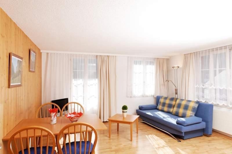 לוטרברונן Ferienwohnung Bahnhoefli חדר תמונה
